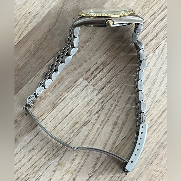 J.B. Champion Men’s Watch Vintage Gold Tone Dial Two Tone Bracelet Date Window - Picture 7 of 11